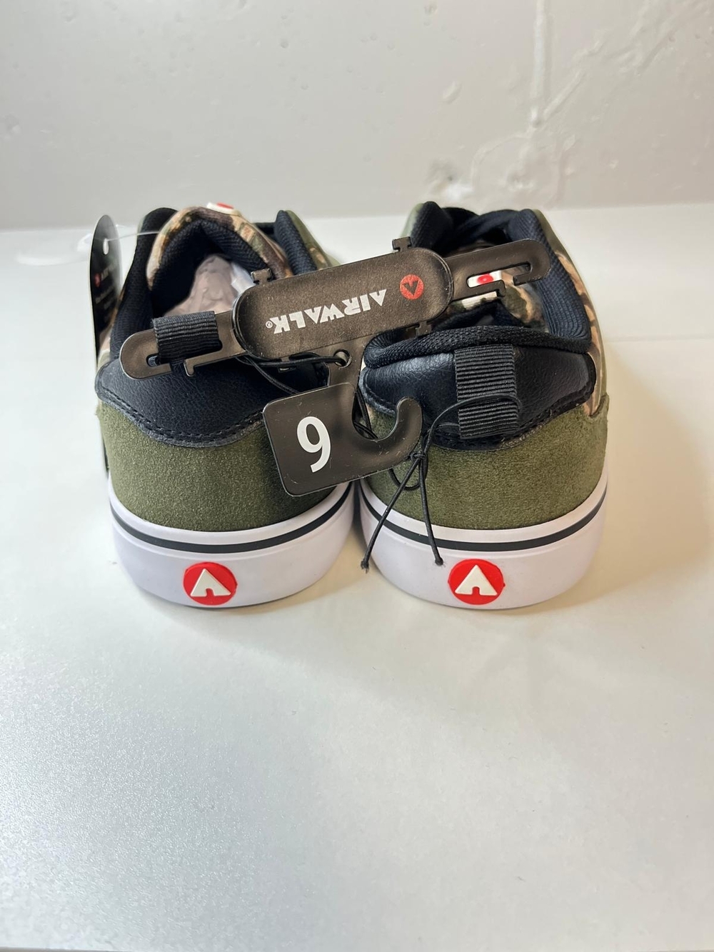 Airwalk Kids Olive Green & Black Low-Top Sneakers